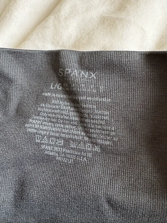 SPANX seamless camo black leggings size large compression look at me now - Picture 4 of 9